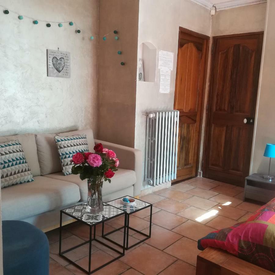 Appartements Dans Villa Privee Avec Piscine, Jardin, Parking Clos, Wifi, Climatisation Meyreuil Exterior foto